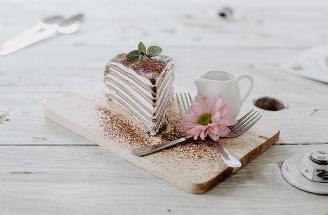 Start The Date With Cake And Flower