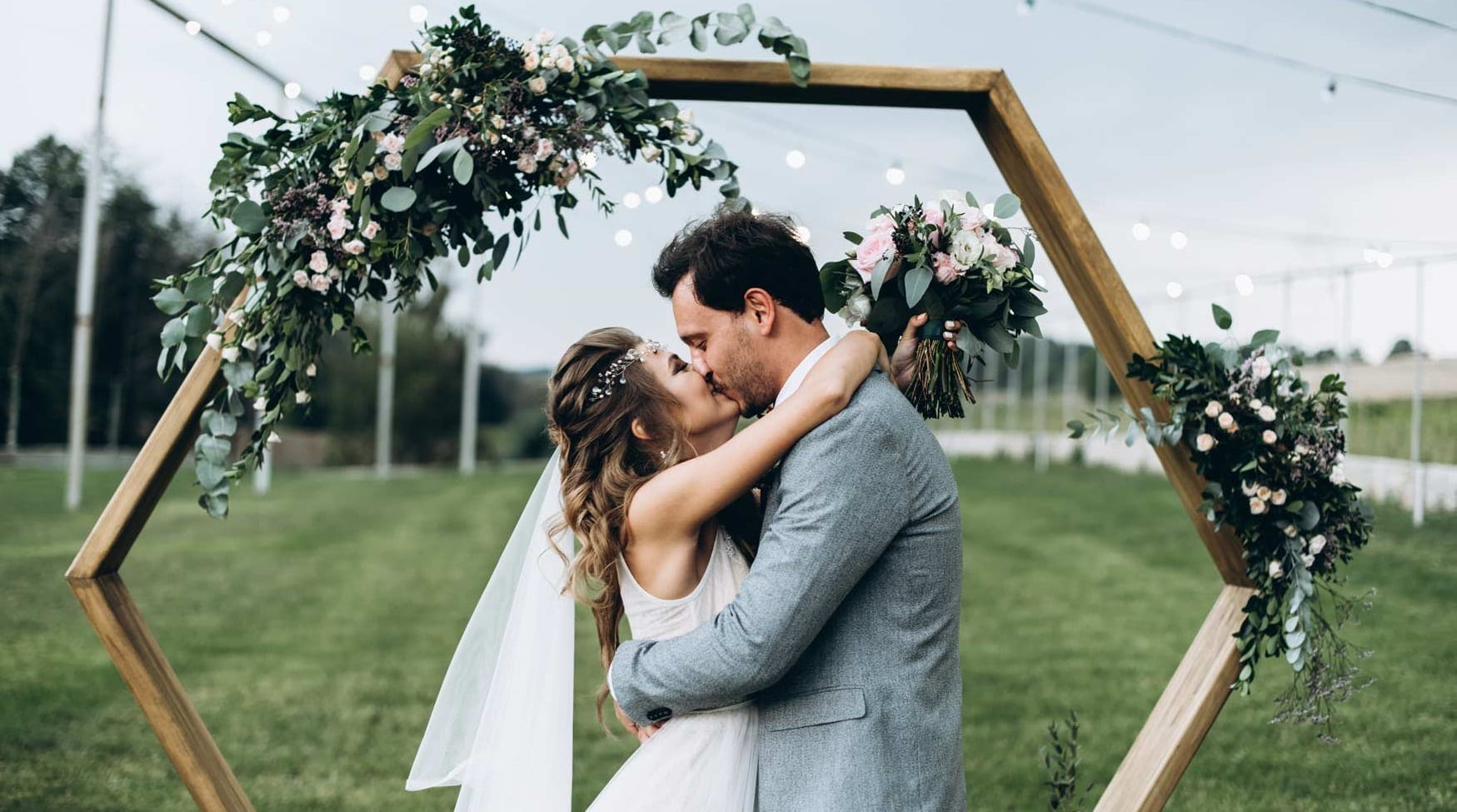 Wedding ceremony outline newlyweds happy kissing near arch 1