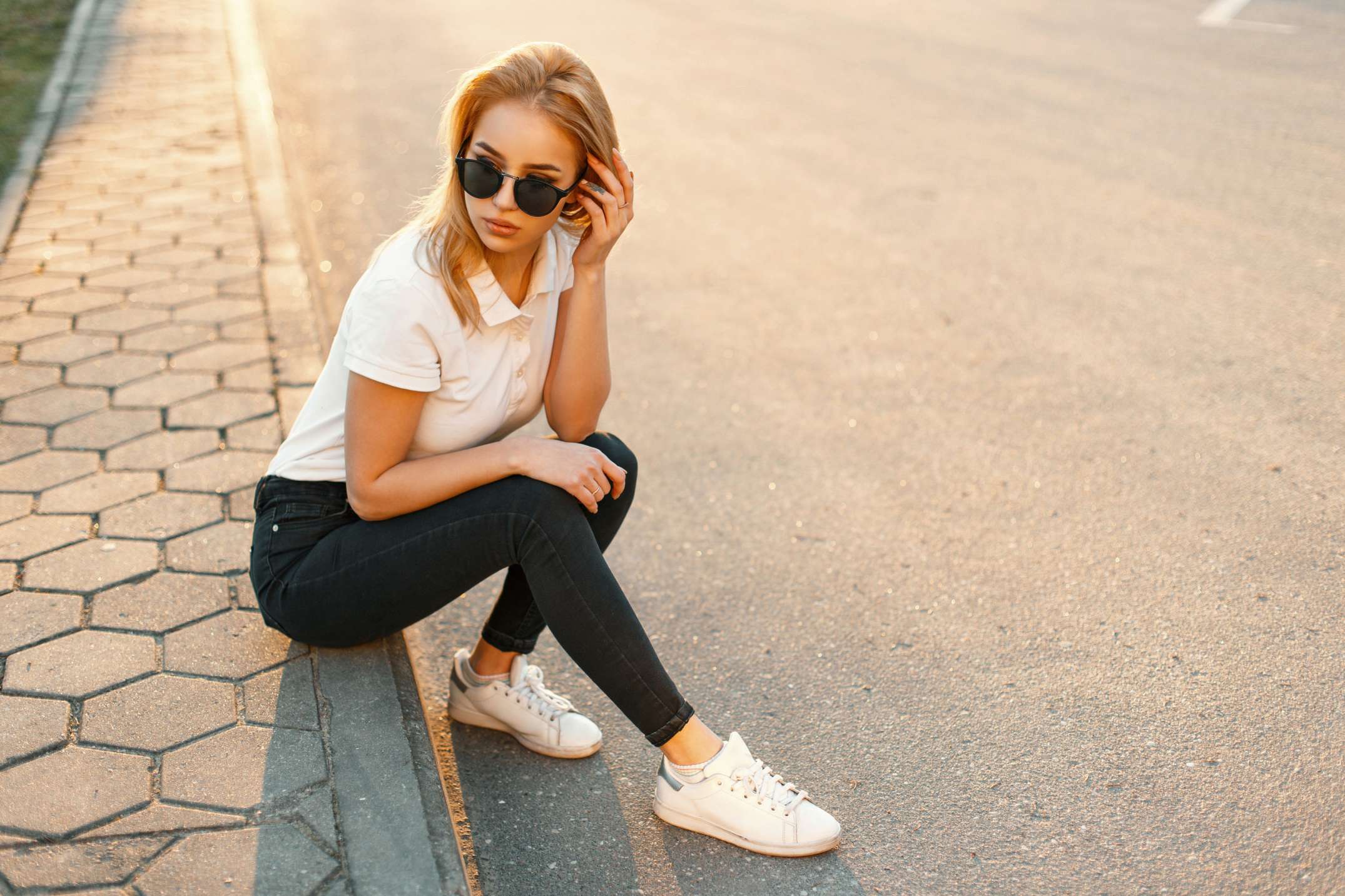 Outfits For A First Date (2021) White Sneakers with rose white watch.