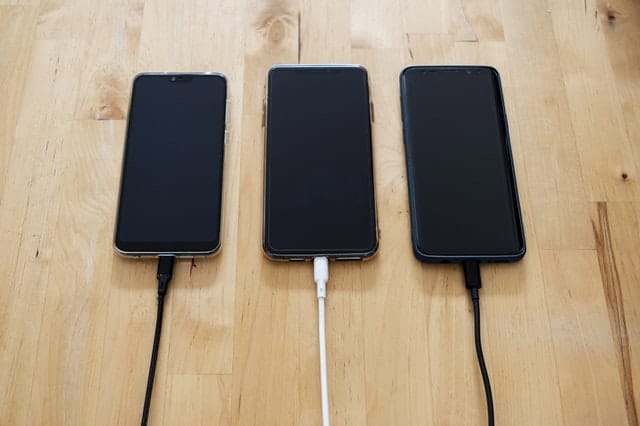 What To Look For When Buying A Portable Phone Charger