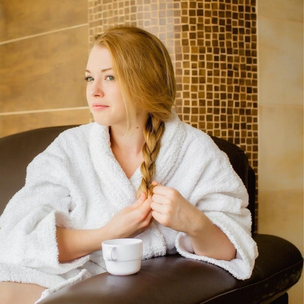 8 Flattering Hairstyles for Female Hair Loss  - 30