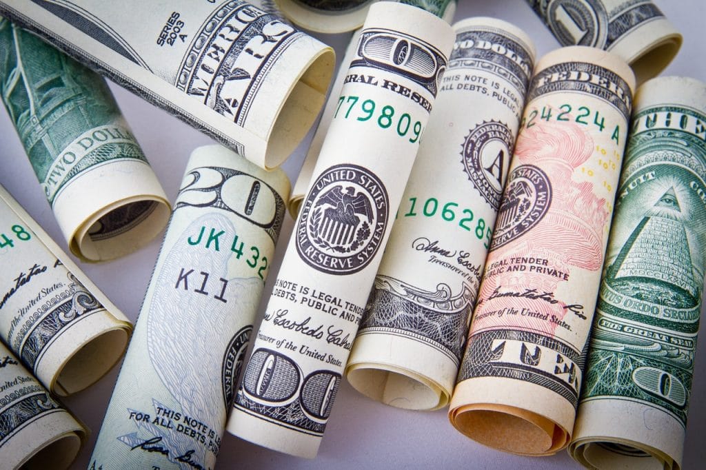 7 financial tips for moving overseas