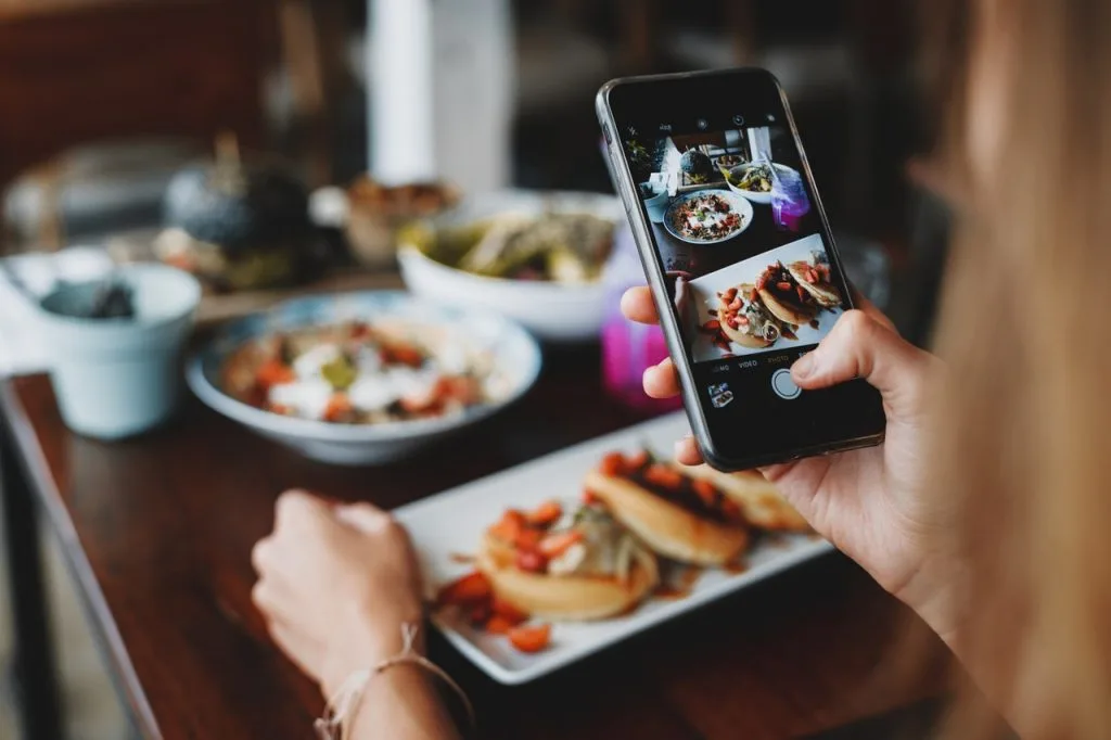 Comments for food posts on social media