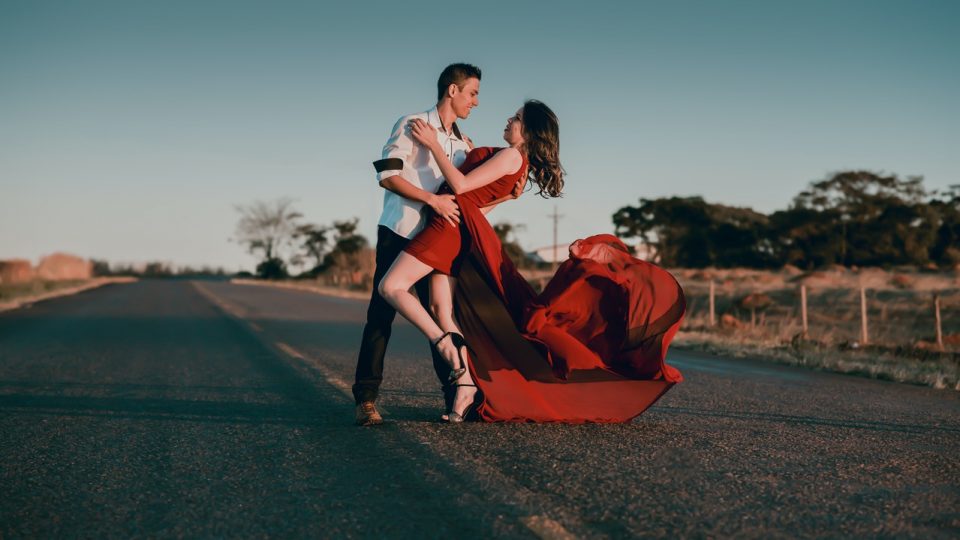 Trending Couple Poses For Photoshoot