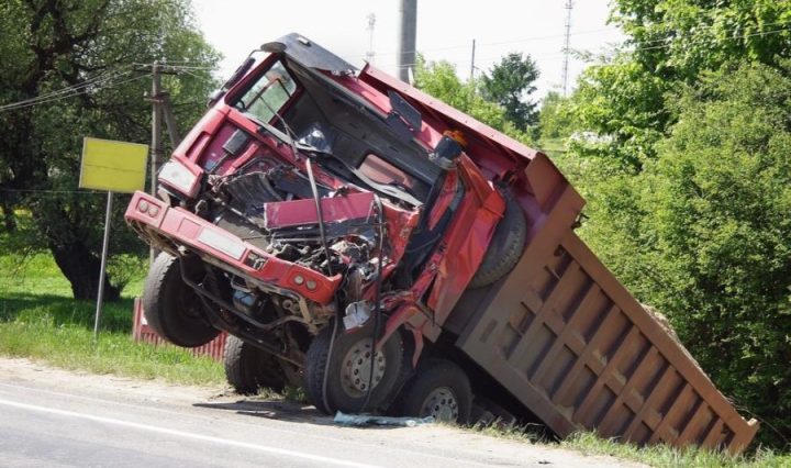 Why Hiring A Lawyer For A Truck Accident Case