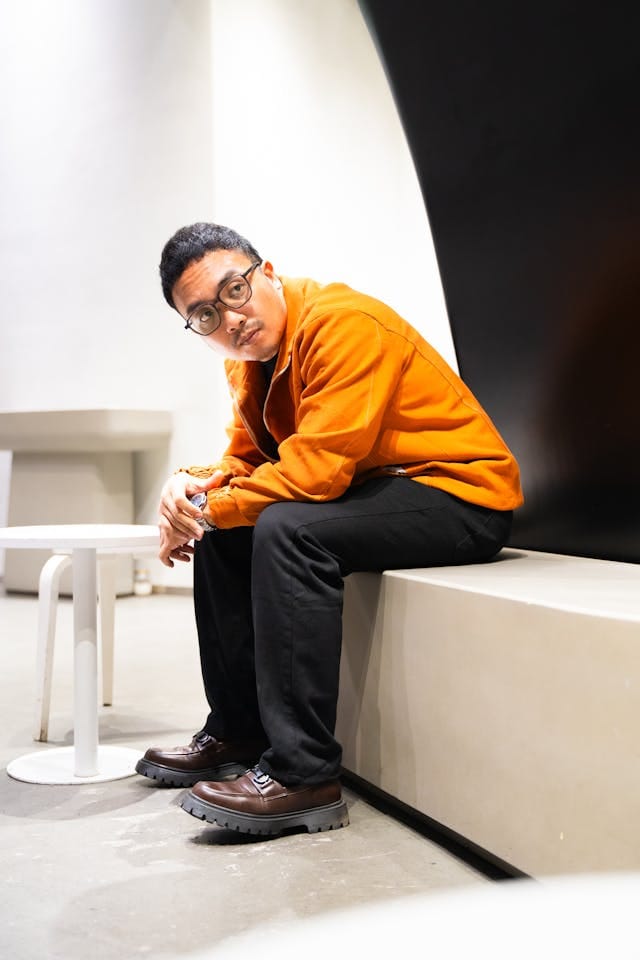 One word comments for casual look pictures