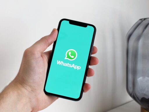 How to download whatsapp status on android or iphone 