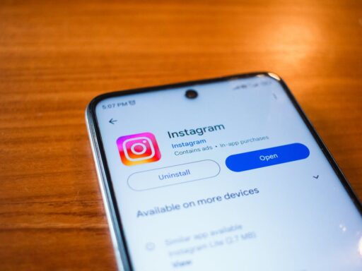 What is the best time to post on instagram on monday