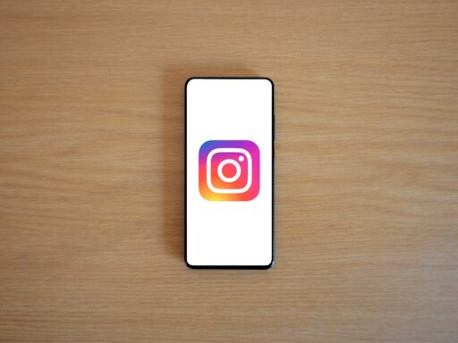 What is the best time to post on instagram on sunday