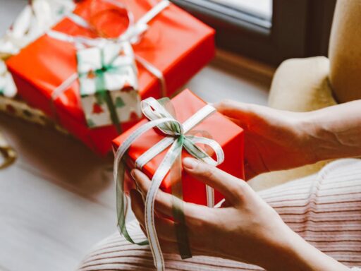 Best romantic gifts for him