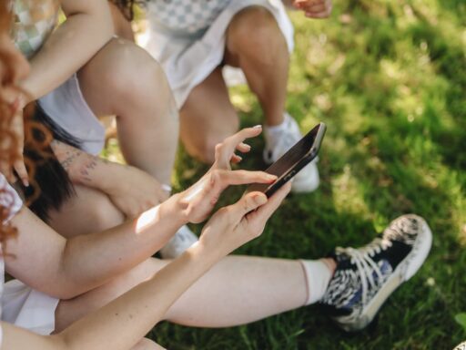 How to see who liked a comment on instagram