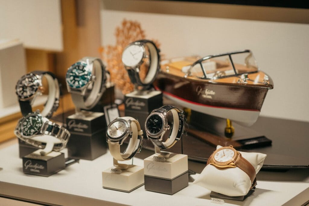 How to choose best watch store