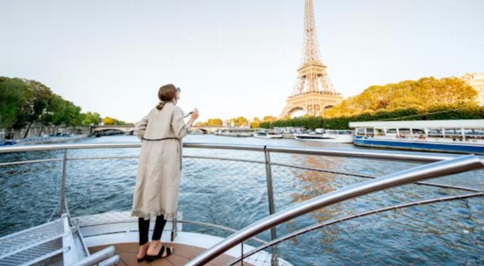 Sunset cruise on the seine