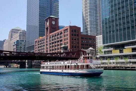 Architecture boat tour