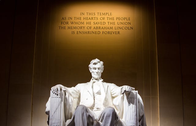 Explore the lincoln memorial