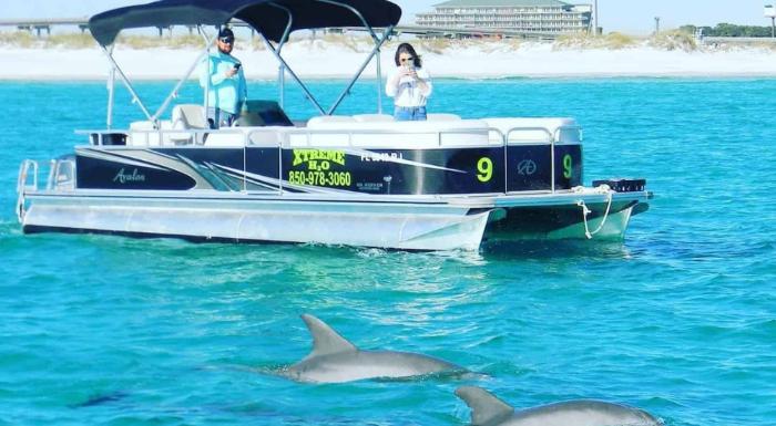 Pontoon boat for the day Pontoon boat for the day