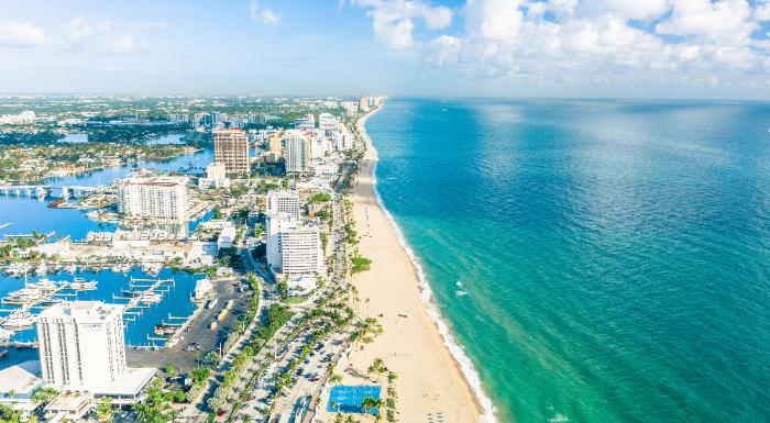 Walk along fort lauderdale beach