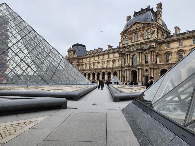 Funny louvre captions