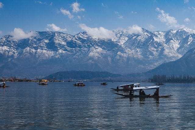 Kashmir captions to capture the beauty of heaven on earth Kashmir captions to capture the beauty of heaven on earth