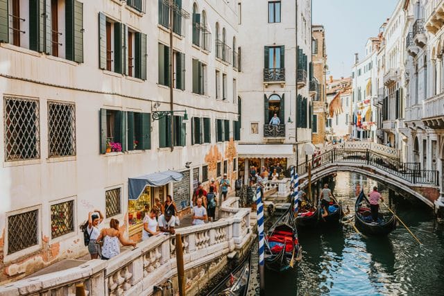Venice captions to capture every canal view and romantic italian moment