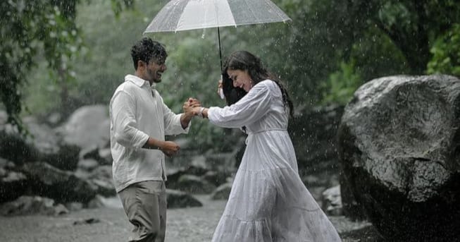 190+ best rainy day couple captions for instagram (romantic, funny & cozy)