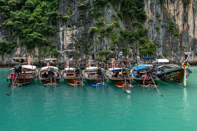 Boat trip captions in phuket Boat trip captions in phuket