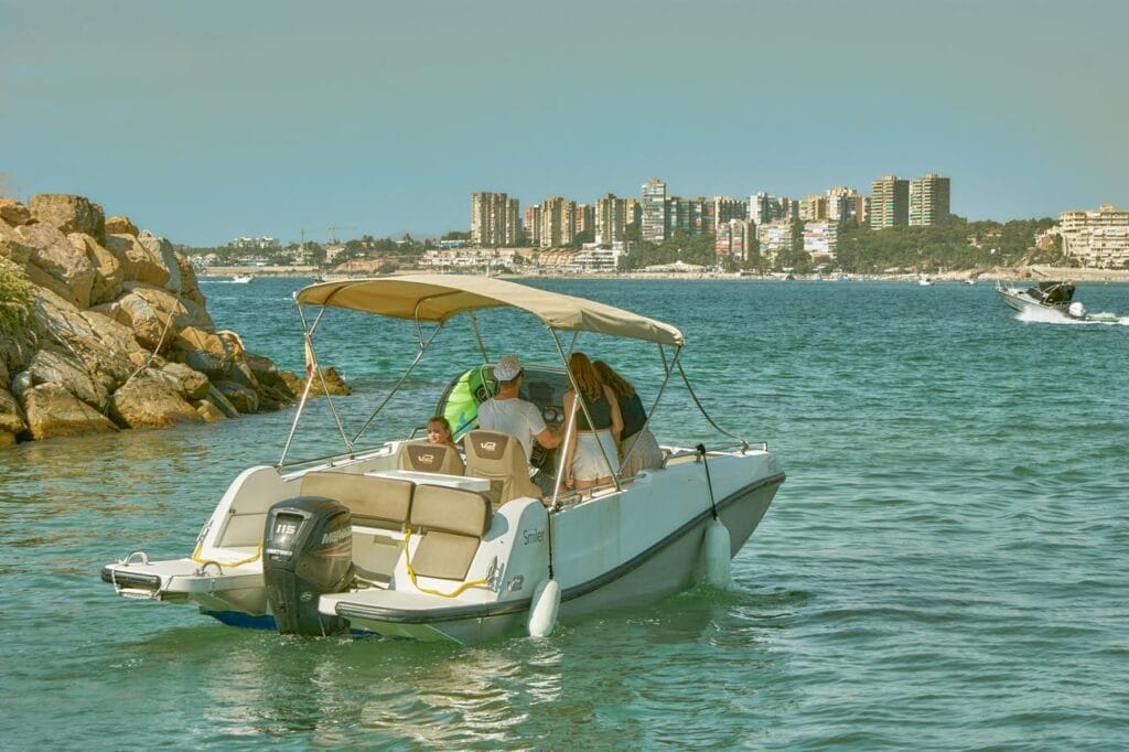 Hire a boat Hire a boat