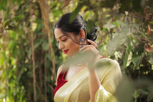 Elegant traditional outfit captions for girls