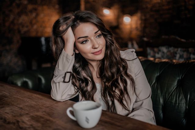 Aesthetic captions for beautiful women Aesthetic captions for beautiful women