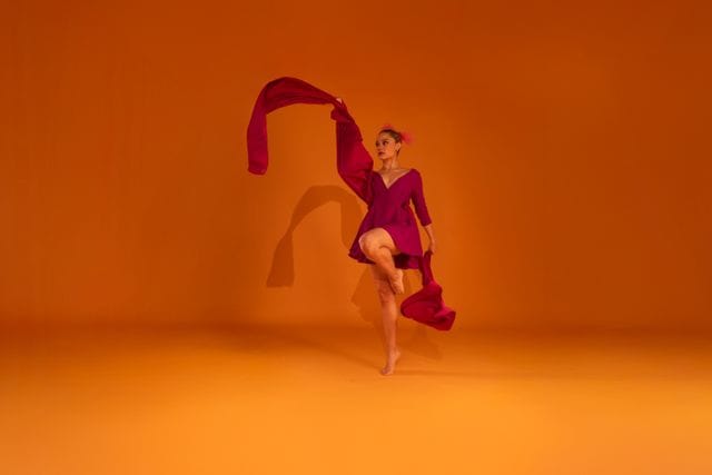 Confident captions for dance photos