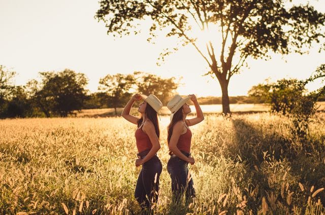 Cute captions for twin sisters Cute captions for twin sisters