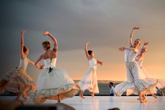 Short and powerful dance captions
